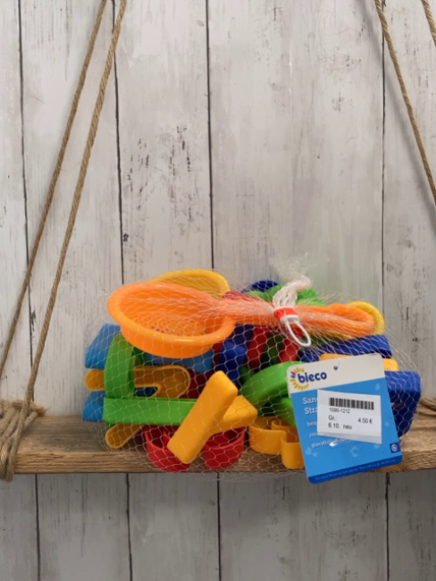 neu  Plastikspielzeug  Sandspielzeug im weißen Netz 