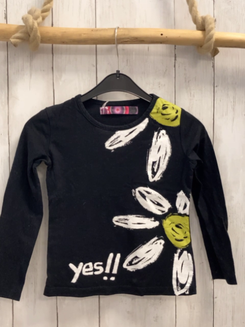 Desigual  Langarmshirt  Gr. 116  schwarz weiß hellgrüne Blumen