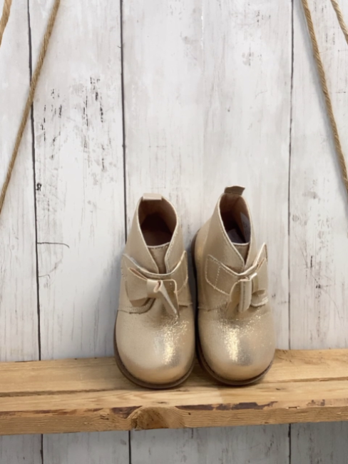 neu  Boots  Gr. 23  golden Glitzer Schleife 