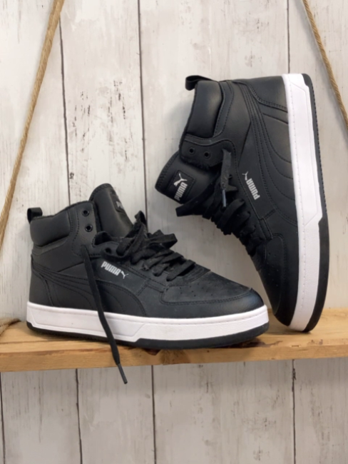 Puma neu Boots Gr. 41  schwarz weiße Sohle