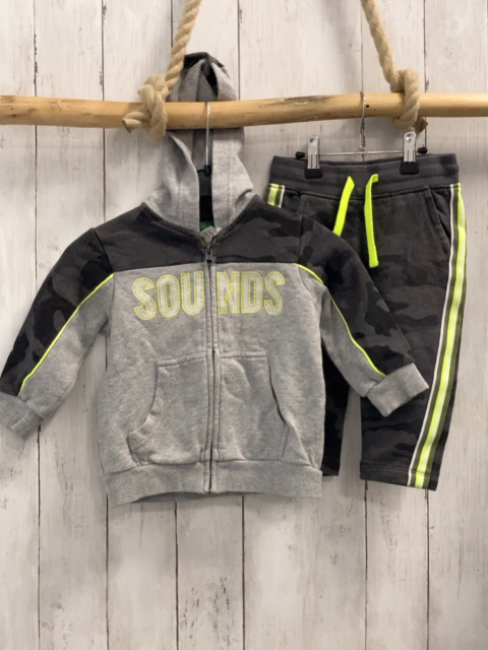 2tlg Benetton Jogginganzug  Gr. 92  hellgrau grau + schwarze gemustert Kapuze Schrift mit hellgrünem Bund 