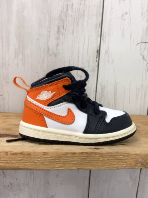 Nike  Schuhe  Gr. 21  schwarz weiß orane 
