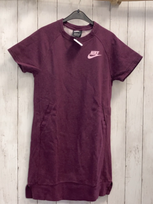 Nike  Kleid  Gr. 158  brombeere rosa Schrift 