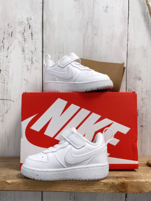 neu Nike Schuhe  Gr. 18,5  weiß mit Karton 