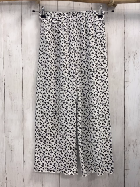 Waikiki  Hose  Gr. 128  weiß Rippen schwarze Blumen