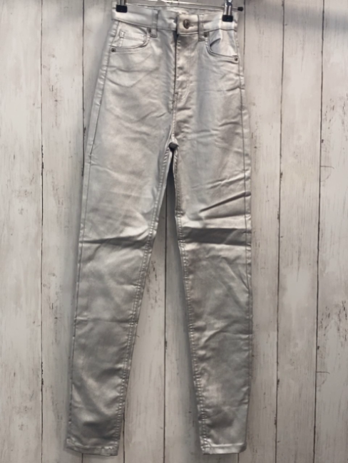 Pull & Bear  Hose  Gr. 32  silber Lack 