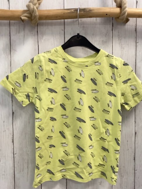   T-Shirt  Gr. 116  gelb grau weiße Surfbretter 