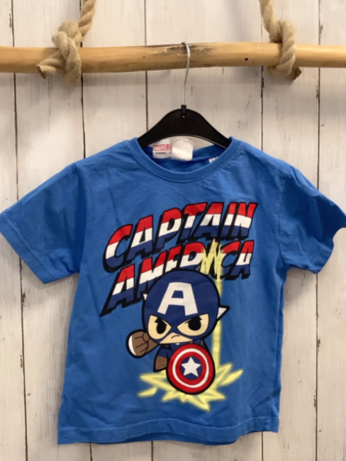 Zara  T-Shirt  Gr. 116  hellblau Captain America + Schrift 