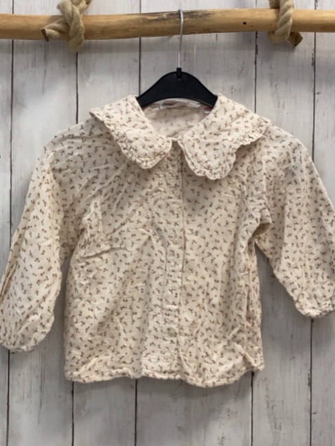 Zara  Bluse  Gr. 110  creme Struktur lachs Blumen großer Kragen