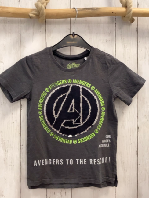   T-Shirt Gr. 128  grau Pailettenbild Schrift Avengers 