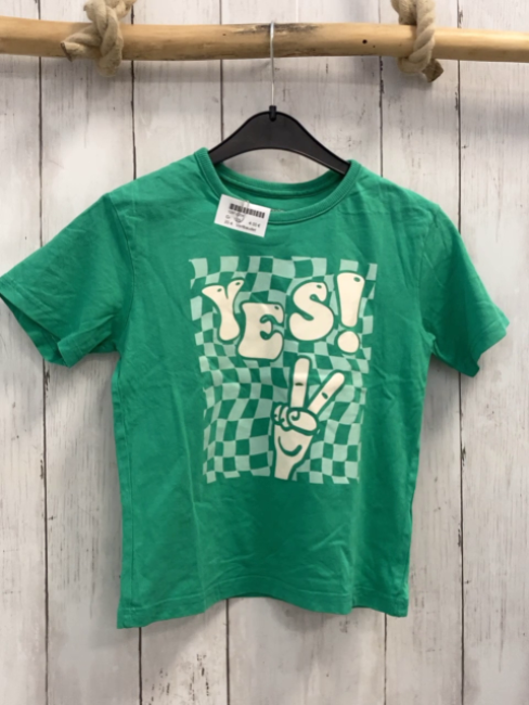 Vertbaudet  T-Shirt Gr. 128  grün + mint Schachbrettmuster weiße Schrift 