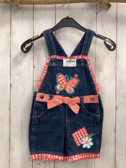   Latzshorts Gr. 104  blau Jeans + rot weiß karierter Bund Schmetterling 