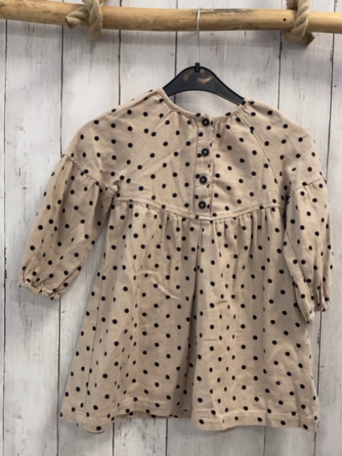 Zara  Kleid  Gr. 110  beige schwarze Punkte 