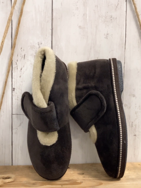 neu  Hausschuhe  Gr. 38  braun Nicky beige Plüschbund 