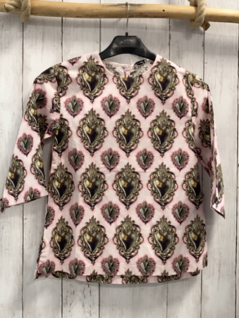 Dolce & Gabbana  Bluse  Gr. 128  weiß Ornamentdruck mit herze + pink/rosa  Umrandung 