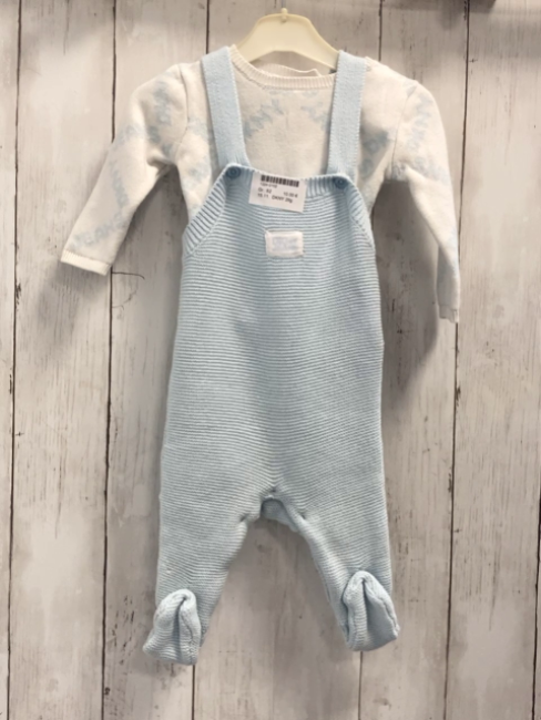 DKNY 2tlg Latzhose + Pullover Gr. 62  hellblau Strick + weiß blaue Schrift Strick