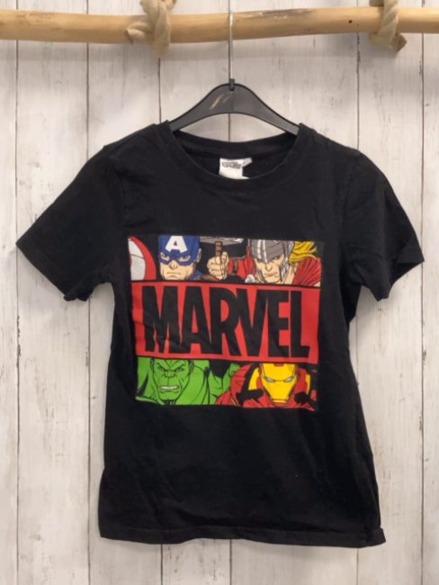 Marvel  T-Shirt  Gr. 134/140  schwarz Schrift Avengers 