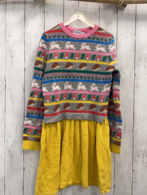 Mini Boden  Kleid  Gr. 140  grau bunte Streifen Strick mit Tieren Pilzen und Blumen gelber Rock