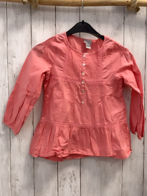 Cyyrillus  Bluse  Gr. 116  koralle Rippen Lochstickerei 
