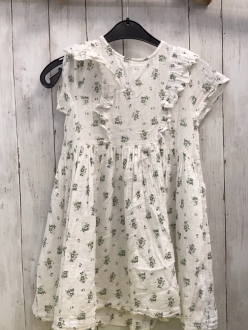 Petit Bateau  Kleid  Gr. 140  weiß Struktur grün graue Blumen Rüschen 