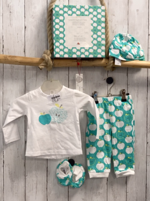 neu 4tlg  Langarmshirt Leggings Mütze + Schühchen  Gr. 68  türkis weiß Äpfel 