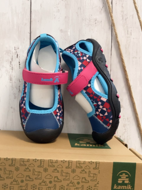 neu Kamik  Halbsandalen  Gr. 30  hellblau blau pink Riemen bunte Dreiecke Karton vorhanden 