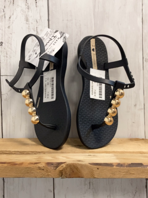 neu Ipanema  Gummisandalen  Gr. 29  schwarz Riemen mit goldenen Kugeln 
