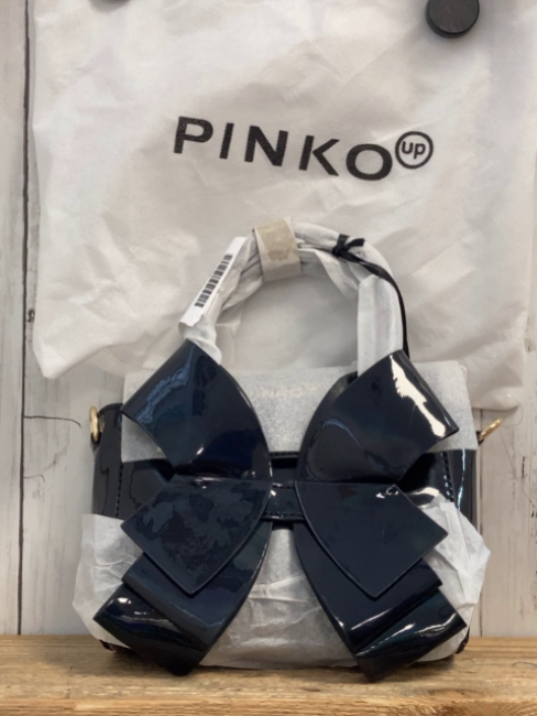 neu Pinko  Tasche  Gr. 18/13/7  schwarz Lack große Schleife goldene Applikationen mit Beutel  