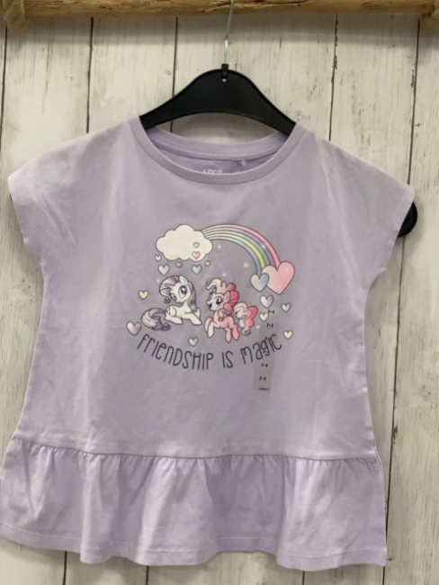 neu Uniqlo  T-Shirt  Gr. 110  lavendel Einhörner Bogen Schrift 