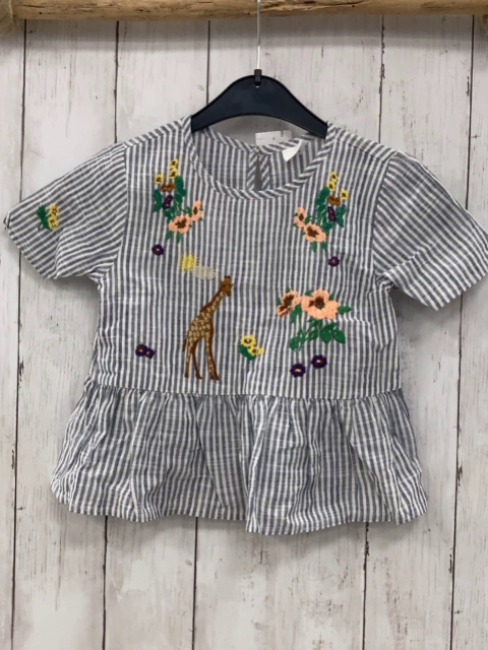 Next  Sommerbluse  Gr. 98  grau weiße Sreifen gestickte Blumen + Giraffe 