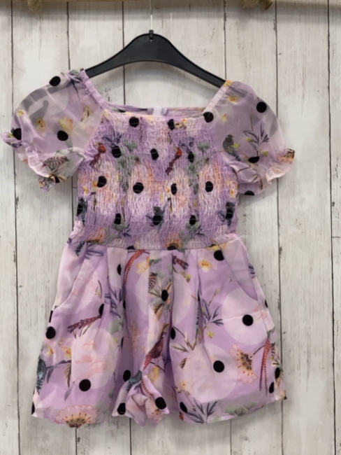 Baker  Playsuit  Gr. 128  lavendel gemoktes Oberteil schwarze Punkte Blumen 