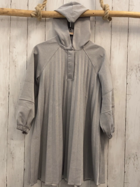 Zara  Kleid  Gr. 134  hellgrau Crincled Kapuze 