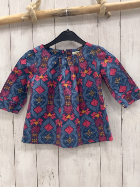 Vertbaudet  Bluse  Gr. 104  hellblau pink mais Muster mit Rauten und Dreiecken 