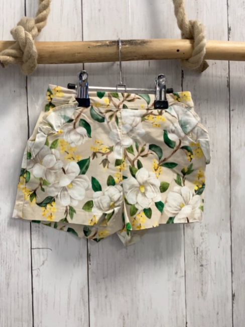 Mayoral  Shorts  Gr. 98  beige Blumen Blätter 