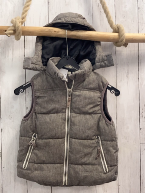 H&M Weste Gr. 110  grau Kapuze weißer Bund 