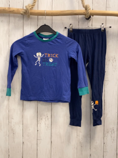 2tlg  Schlafanzug  Gr. 110  lila blau Gespenster Schrift 