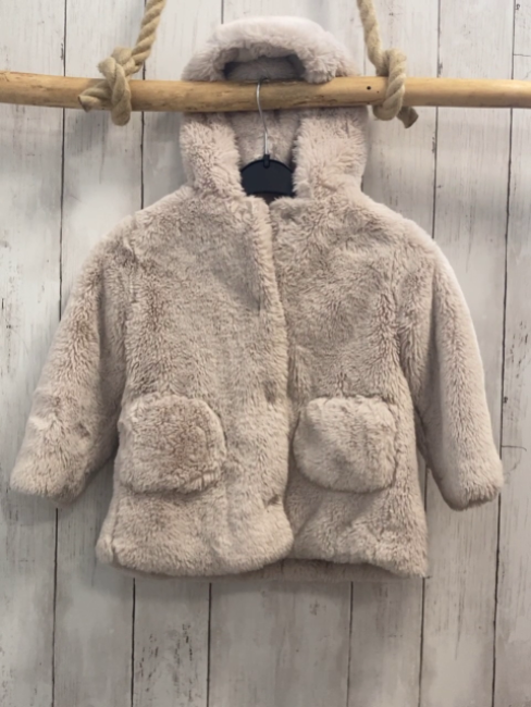 Zara  Plüschjacke  Gr. 98  beige Kapuze 
