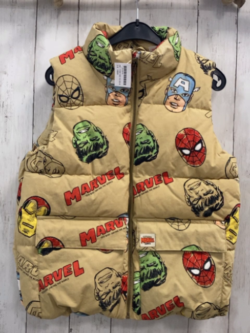 H&M  Weste  Gr. 134/140  beige Avengers Köpfe rote Schrift Marvel 