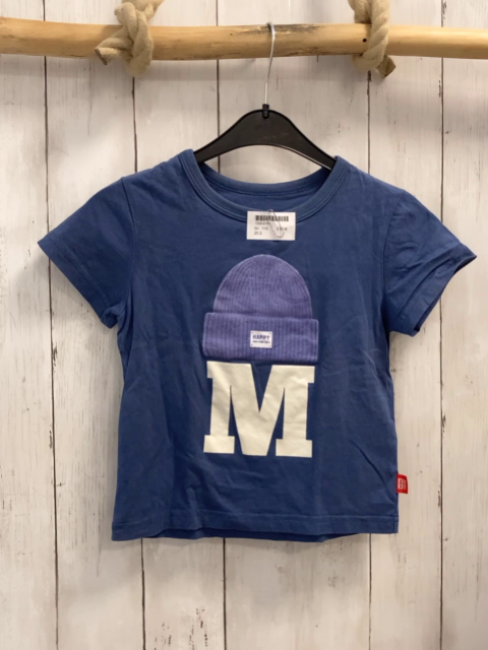   T-Shirt  Gr. 110  blau Strickmütze weißes "M" 