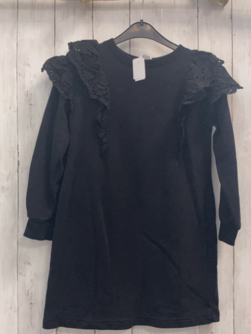 H&M  Kleid  Gr. 122/28  schwarz Rüschen mit Lochstickerei 