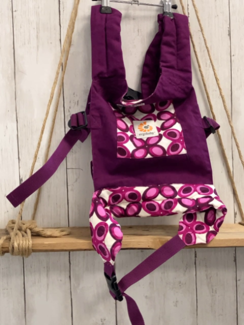 Ergobaby  Puppenzubehör  pflaume weiß Puppenbauchtrage 