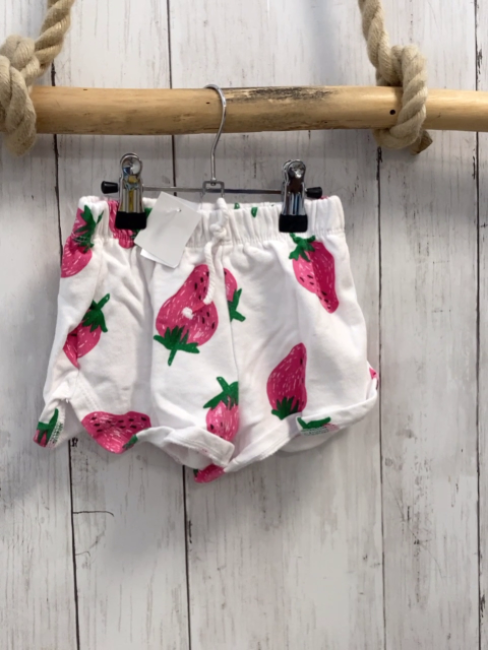 zara Shorts Gr. 98  weiß pink grüne erdbeeren