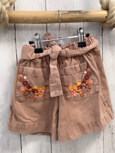 next Shorts Gr. 98  braun gestickte Blumen Gürtelband