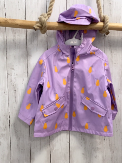 zara Regenjacke Gr. 86  lila Birnen gummiert