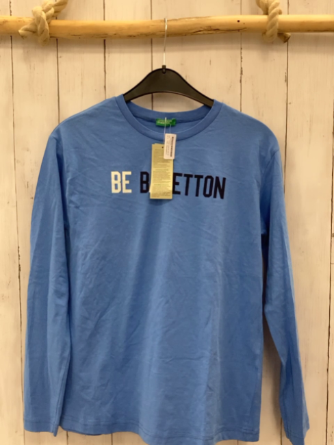 neu Benetton  Langarmshirt Gr. 158/164  hellblau Schrift 
