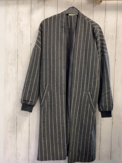 Noisy May Mantel Gr. M grau hellgraue Streifen