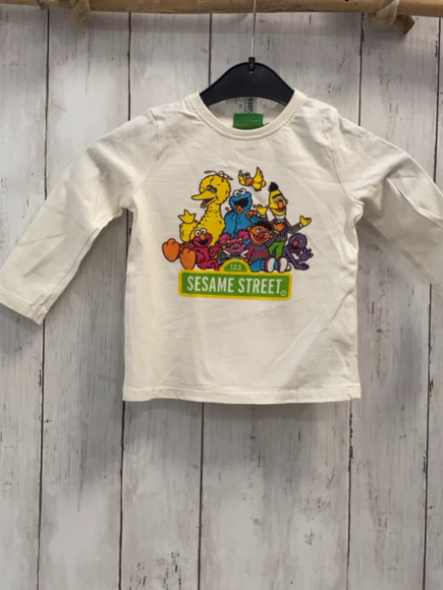   Langarmshirt  Gr. 80  creme Sesmstraßenfiguren 