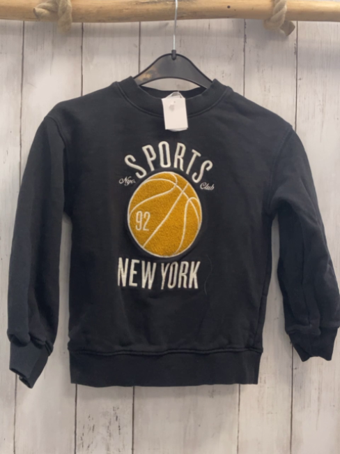 H&M  Pullover  Gr. 122/128  dunkelgrau mais Plüschball weiße Schrift 