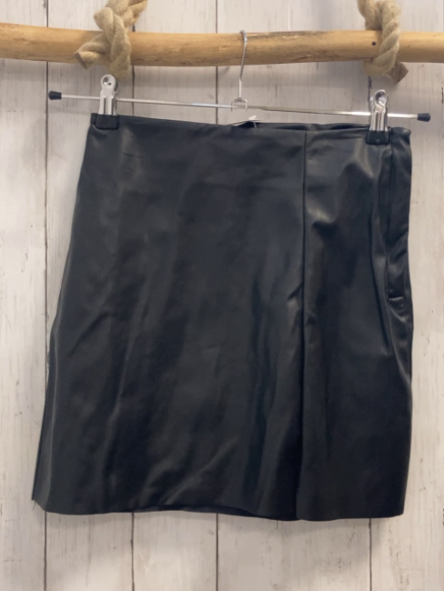 H&M Rock Gr. 152  schwarz Kunstleder