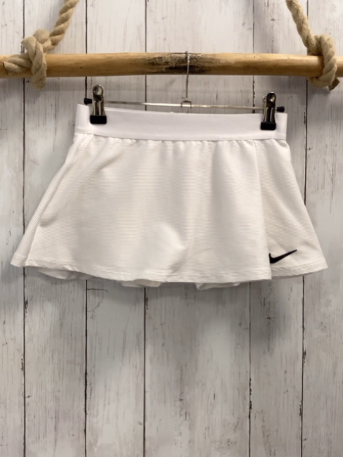 Nike  Tennisrock Gr. 128  weiß Streifen mit Innenshorts 